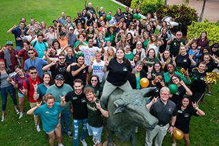 Students on the USF St. Petersburg campus