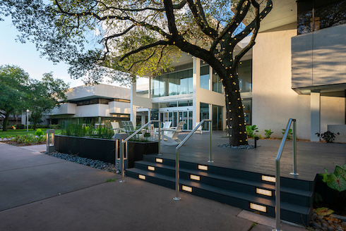 The USF St. Petersburg campus library is an excellent resource for students.
