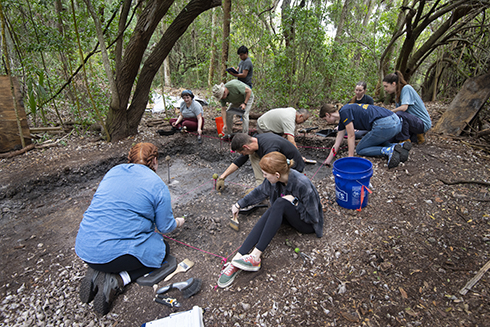 Students excavate site at Weedon Island