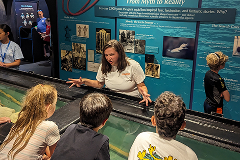 worker at MOTE Marine Laboratory and Aquarium speaking to a group of kids