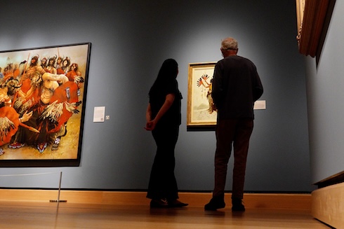 Student with participant of the Art in Mind program.