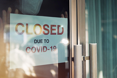 Sign in store window saying it is closed for covid-19