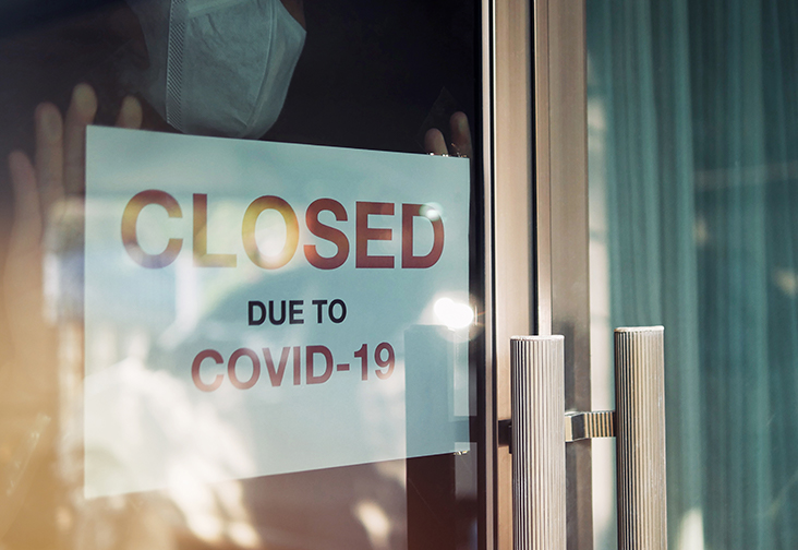 Sign in store window saying it is closed for covid-19