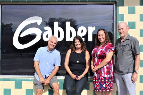 People standing in front of Gabber.