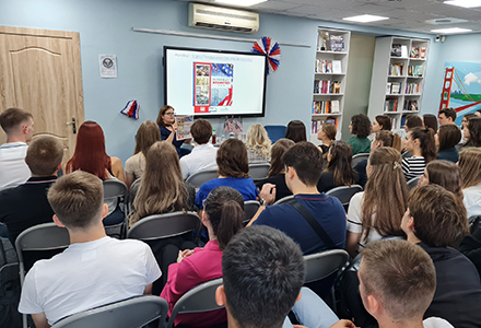 Judithanne Scourfield McLauchlan speaking to a classroom of students