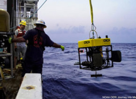 Crew on the Point Sur research vessel recover the Medusa submersible.
