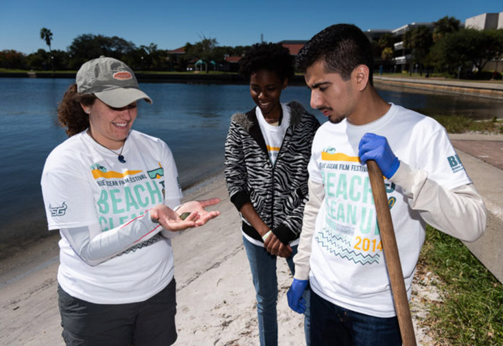 Students cleaning up the beach area on campus